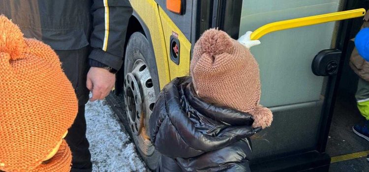 Hallo, hallo – der Bus ist da! 🚍 Einsteigen in den Bus