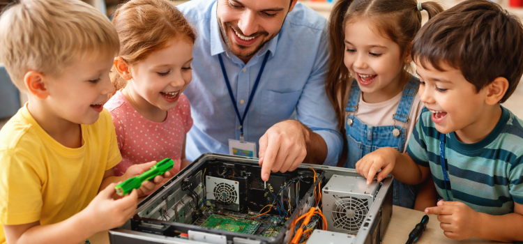 Mini Techniker auf Entdeckungstour💻